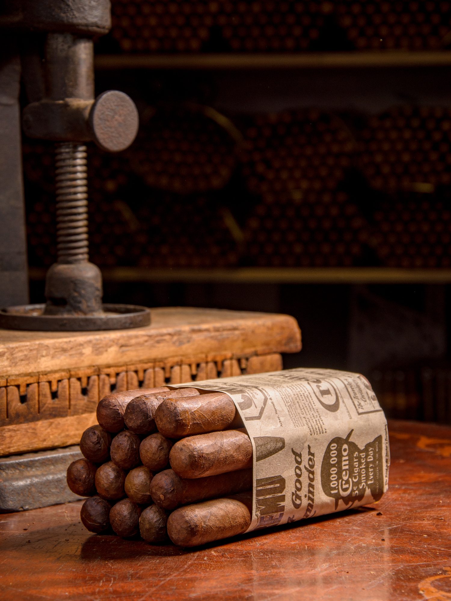 Cremo Maduro Factory Select — bundle of 15 Toro cigars in Cremo newsprint wrap
